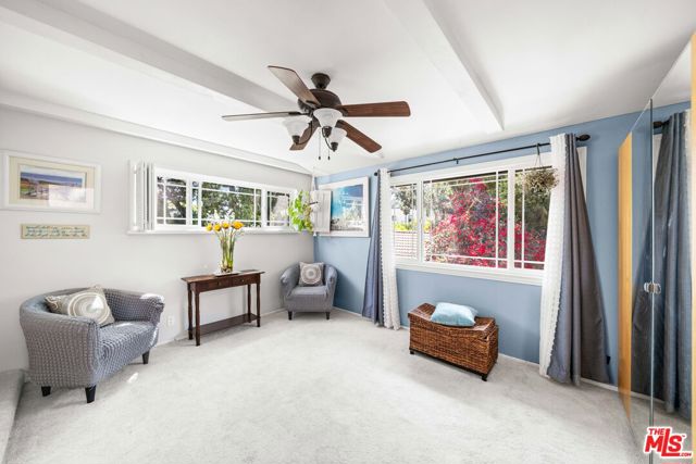 4963 Haskell Avenue, Encino CA: https://media.crmls.org/mediaz/03316977-166e-4efb-b467-f1cf446c8997.jpg
