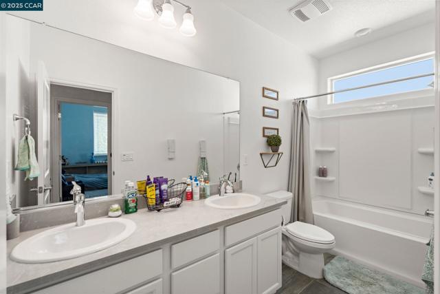 158 Wooley Creek Way, Brentwood CA: https://media.crmls.org/mediaz/03326ae8-2407-4a25-90ad-98a315866e33.jpg