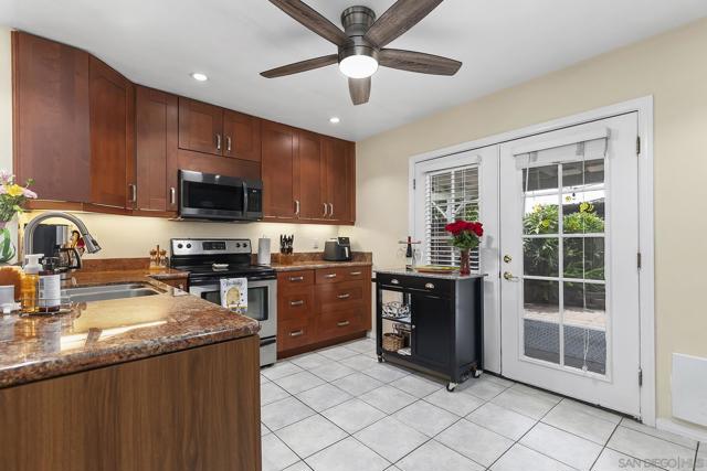 9952 N Magnolia Ave, Santee CA: https://media.crmls.org/mediaz/03327a87-ad23-48fc-8477-5f956ef328d1.jpg