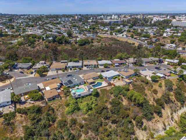 6352 Cleo St, San Diego CA: https://media.crmls.org/mediaz/0332d501-1246-4806-a9be-0157b56db7a1.jpg