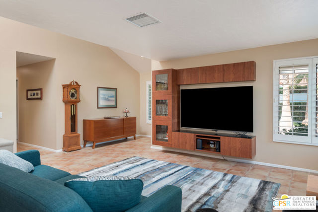 2795 Alondra Way, Palm Springs CA: https://media.crmls.org/mediaz/033332c2-d99c-4eb7-81c0-3a523caebbd0.jpg