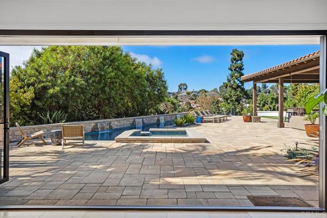560 San Andres Dr., Solana Beach CA: https://media.crmls.org/mediaz/033367fe-ba67-4676-81bd-9461b8c62420.jpg