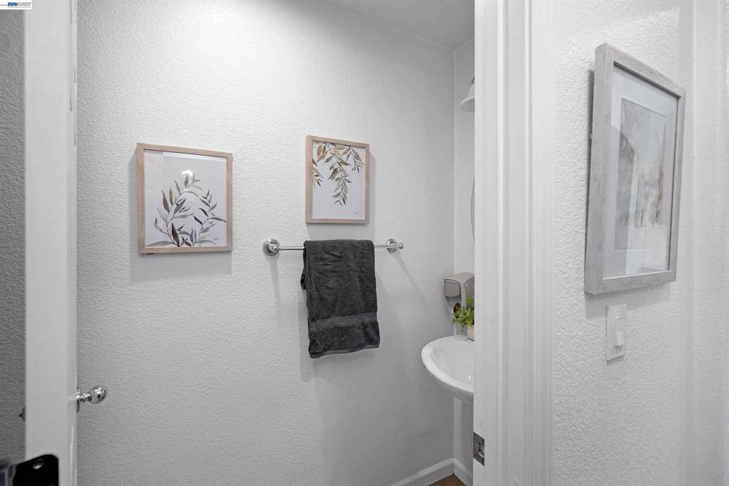https://media.crmls.org/mediaz/0333e87e-6650-4901-8e2e-9d6680c39cc7.jpg?preset=X-Large