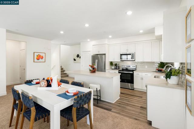 27263 Lumina Ct, Hayward CA: https://media.crmls.org/mediaz/03353cca-91ec-488f-8573-cdea4bc208b4.jpg