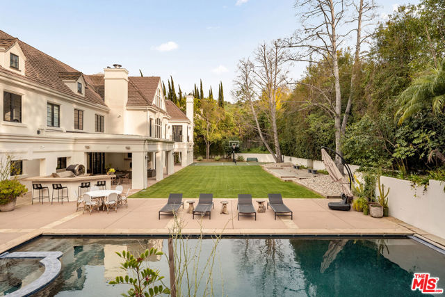 3901 Longridge Avenue, Sherman Oaks CA: https://media.crmls.org/mediaz/03354093-5bf2-42a3-9023-e3ac47dab5b3.jpg