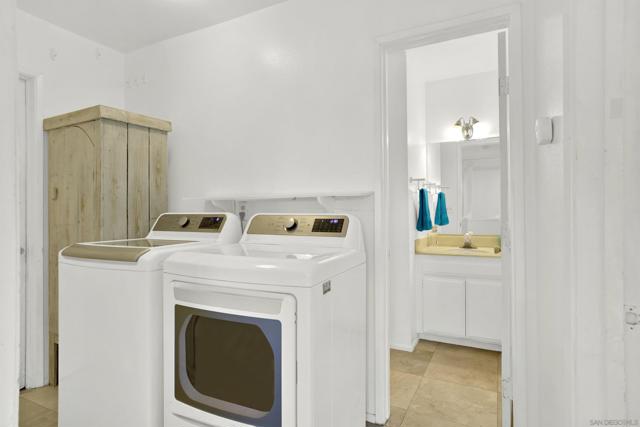 460 Rancho La Mirada Ln, Escondido CA: https://media.crmls.org/mediaz/03354fa1-816a-4d15-bdcc-3f3e10360f64.jpg
