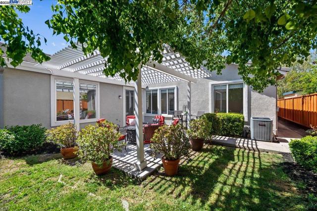 4946 Sequoia Ave, Dublin CA: https://media.crmls.org/mediaz/03356efc-2fa6-4e4b-9144-946a9945d4e2.jpg