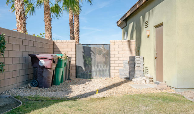 79925 Corte Calero, La Quinta CA: https://media.crmls.org/mediaz/033617a7-1eb1-4746-b0ef-fc536f8e1f3d.jpg