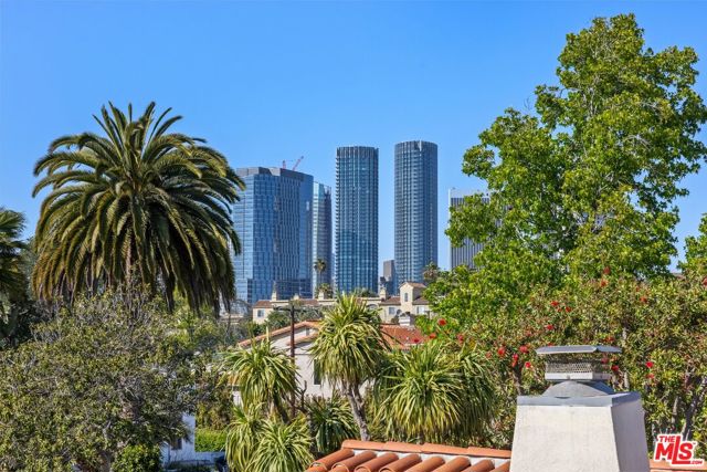 10516 Tennessee Avenue, Los Angeles CA: https://media.crmls.org/mediaz/03364624-6832-4384-934a-505c5bba218e.jpg