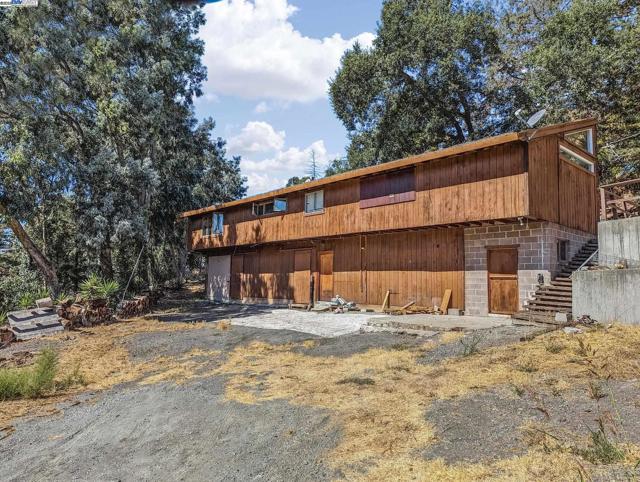 2592 Caballo Ranchero Dr, Diablo CA: https://media.crmls.org/mediaz/03369a02-881f-4d29-a798-bd06f7f86c22.jpg