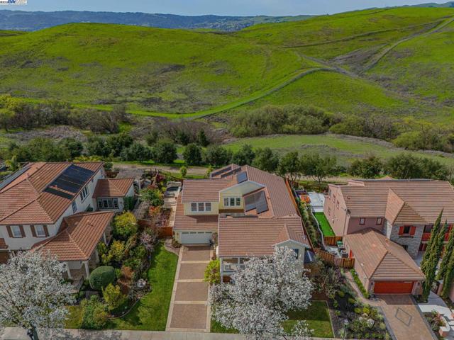 3712 Stonehenge Way, San Ramon CA: https://media.crmls.org/mediaz/033738ac-8b3e-4072-afaa-075b1697cc9a.jpg