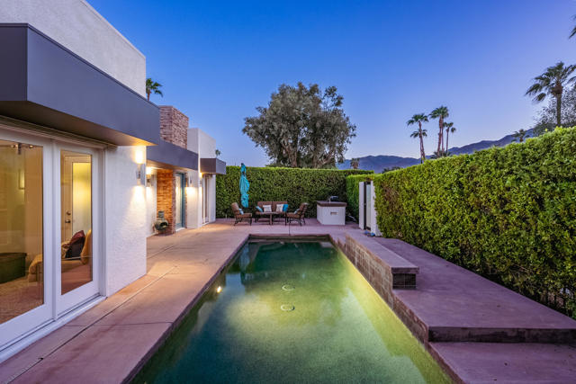 590 N Plaza Amigo, Palm Springs, CA 92262