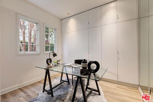 110 N Oakhurst Drive, Beverly Hills CA: https://media.crmls.org/mediaz/03378654-17ee-4ccb-a255-15a672fc2739.jpg