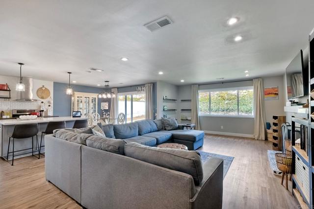 2760 Thunder Drive, Oceanside CA: https://media.crmls.org/mediaz/0337e5b3-a20f-426b-b069-4de18d601630.jpg