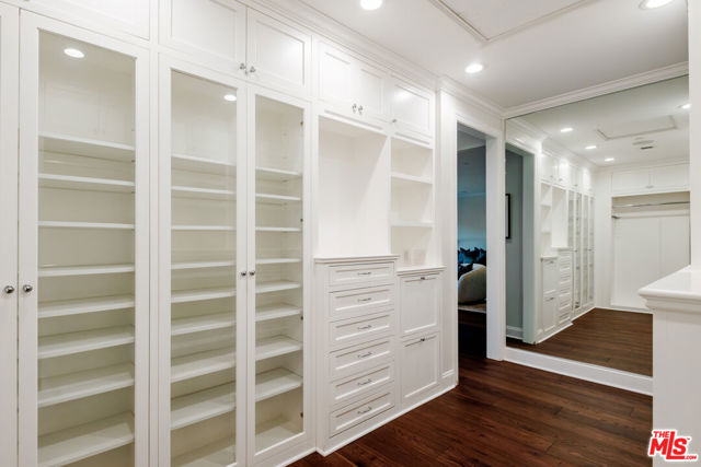 2248 Kelton Avenue, Los Angeles CA: https://media.crmls.org/mediaz/0338a41c-c6a6-47bc-96e7-20371fd53a20.jpg