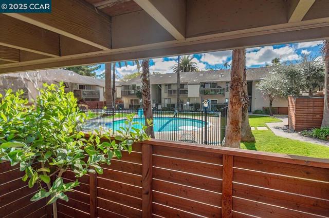 2742 Oak Rd, Walnut Creek CA: https://media.crmls.org/mediaz/03397f0c-6c2f-4f78-a528-c24c2177ade7.jpg