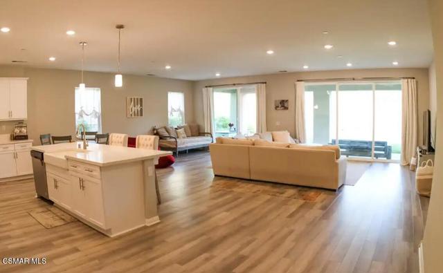 3404 Aspen Street, Simi Valley CA: https://media.crmls.org/mediaz/0339b13c-21bf-4601-ac5a-ddf4b253fb69.jpg