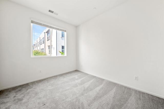 5212 Beachfront, San Diego CA: https://media.crmls.org/mediaz/0339d287-7845-4334-9491-5cc108b89ff3.jpg