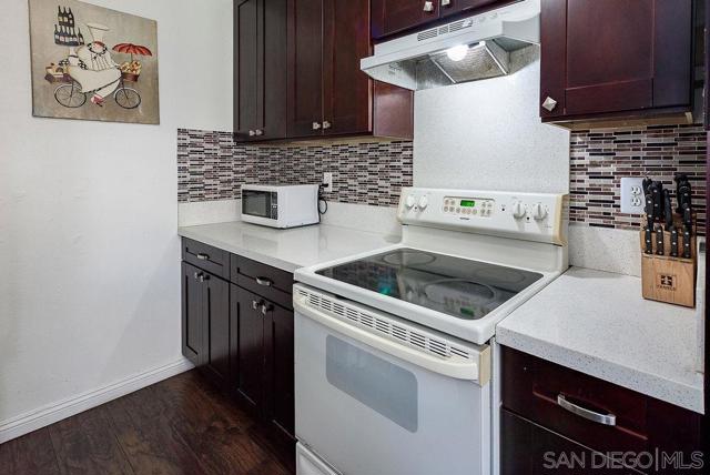 9855 Mission Greens Ct, Santee CA: https://media.crmls.org/mediaz/0339e40e-9763-437b-b8f2-b5b37c550ee4.jpg