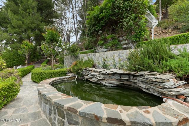 1561 Lookout Drive, Agoura Hills CA: https://media.crmls.org/mediaz/033a08b7-62ad-40e0-92df-30fc644a770c.jpg