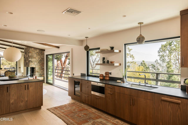 945 Linda Vista Avenue, Pasadena CA: https://media.crmls.org/mediaz/033b7deb-12f8-45a6-8a35-44bef4ff5472.jpg
