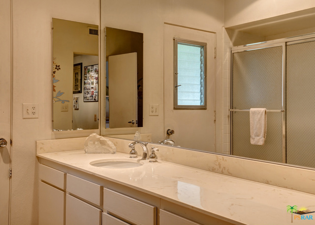 1597 E Sierra Way, Palm Springs CA: https://media.crmls.org/mediaz/033ba069-16a1-4a2e-8419-b412e4c341b6.jpg