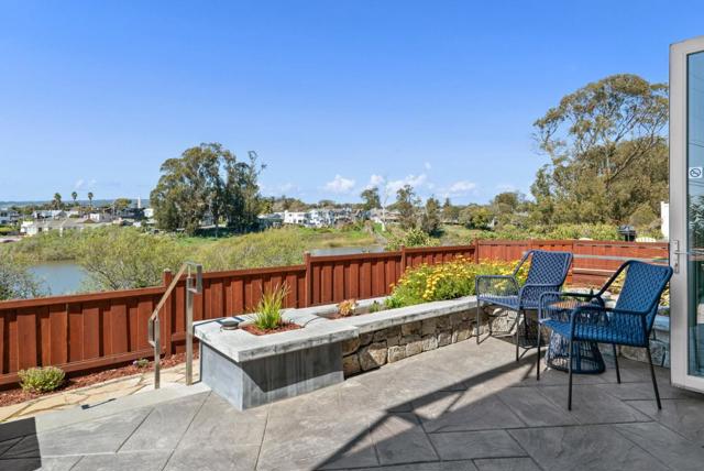 2974 E Cliff Drive, Santa Cruz CA: https://media.crmls.org/mediaz/033bacde-78e8-4686-bfc4-ab7e1b77e210.jpg