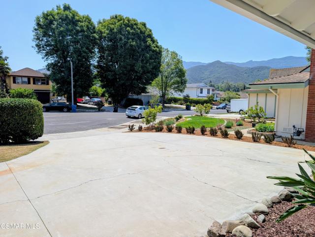 951 Tapies Court, Newbury Park CA: https://media.crmls.org/mediaz/033bd052-f3ba-4386-b17b-d317bb17ecb1.jpg