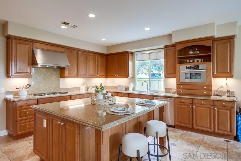 MLS #250025773SD img 12