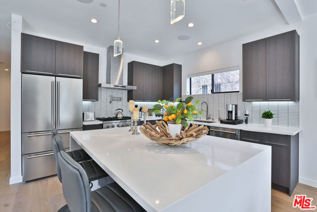 1622 S Mansfield Avenue, Los Angeles CA: https://media.crmls.org/mediaz/033d4a2e-94d3-4f51-affd-66c55862199a.jpg