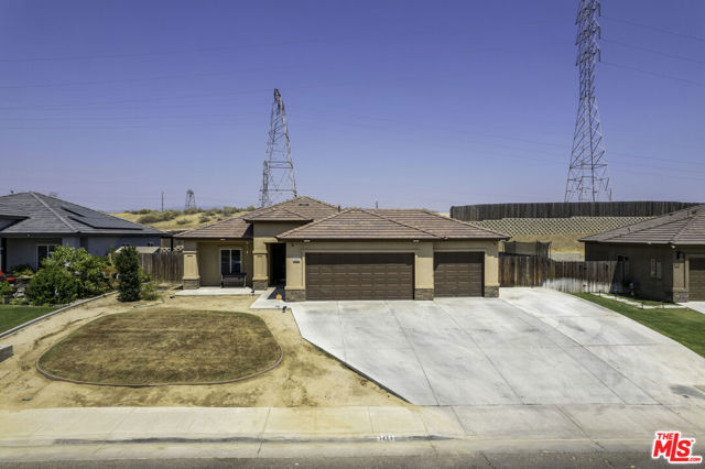3605 Balvicar Drive, Bakersfield CA: https://media.crmls.org/mediaz/033d6573-c257-4ebb-b66a-253e156034dd.jpg