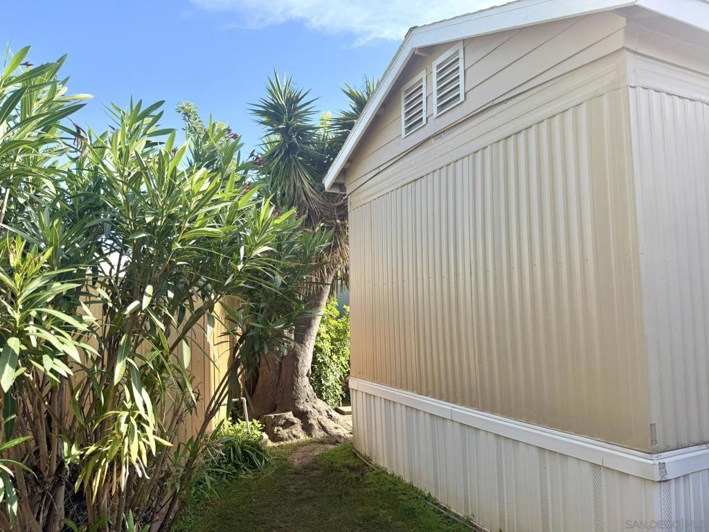 6460 Convoy Ct - photo 20