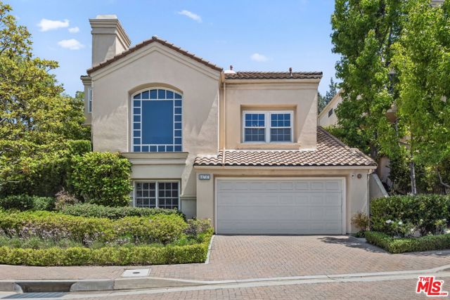 11737 Gwynne Lane, Los Angeles CA: https://media.crmls.org/mediaz/033dab78-0551-4ded-b9cc-a6370ae4410a.jpg