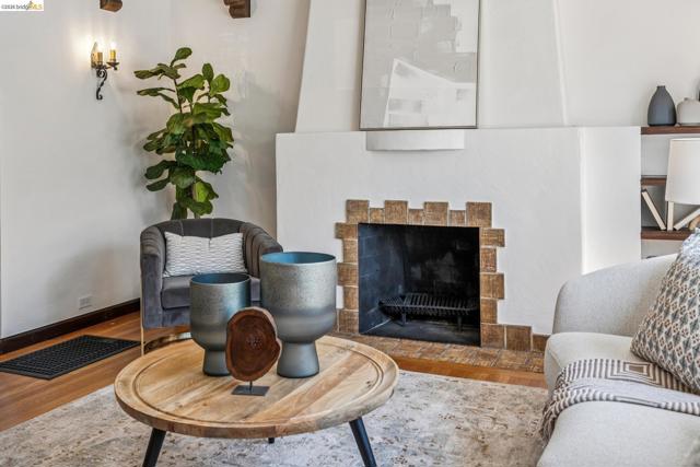 21 Portsmouth Road, Piedmont CA: https://media.crmls.org/mediaz/033e0e6c-83cf-44c1-8d09-b1eae662cccb.jpg