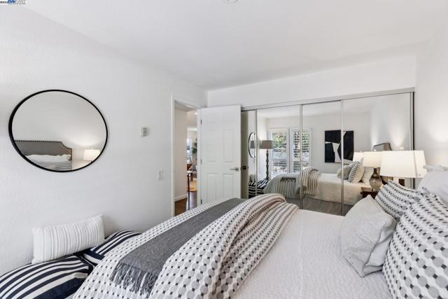 150 Sharene Ln, Walnut Creek CA: https://media.crmls.org/mediaz/033e5160-b15f-49a0-9212-a49379577464.jpg