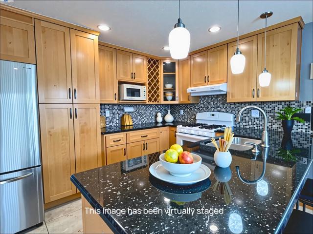 85 Phillips Ct, Tracy CA: https://media.crmls.org/mediaz/033e5c44-b760-490c-9eef-3435e2763876.jpg