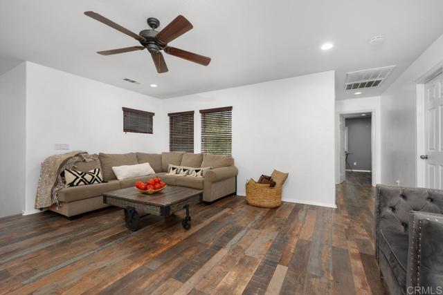 Detail Gallery Image 13 of 34 For 534 Wildrye Ct, Hemet,  CA 92543 - 6 Beds | 3 Baths