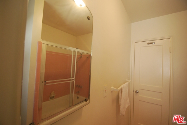 325 PALM Drive, Beverly Hills CA: https://media.crmls.org/mediaz/033f36c9-aa79-43bb-9967-20733012b6cd.jpg