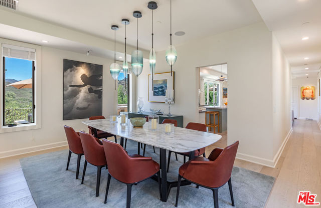 1045 Cold Canyon Road, Calabasas CA: https://media.crmls.org/mediaz/033f46e2-8384-4e4a-90db-37547de81490.jpg