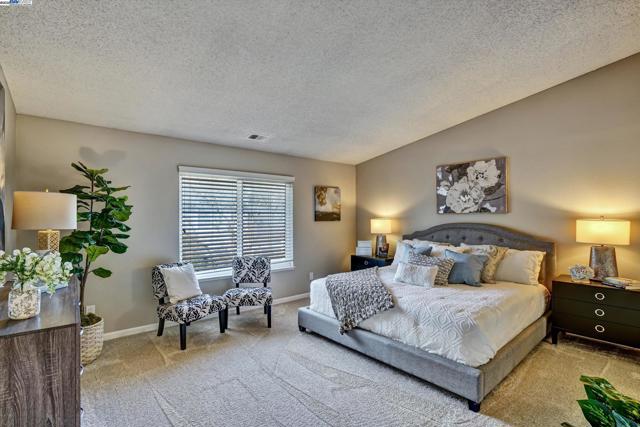 30 San Vicente Ct, Danville CA: https://media.crmls.org/mediaz/033f61c6-d72a-417e-85c9-526b34dcd890.jpg