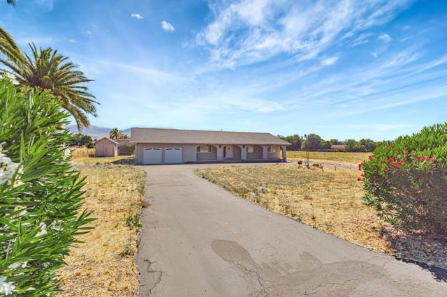 13560 Santa Teresa Boulevard, San Martin CA: https://media.crmls.org/mediaz/033f76e9-54e3-44c3-9b43-6ef59513b757.jpg