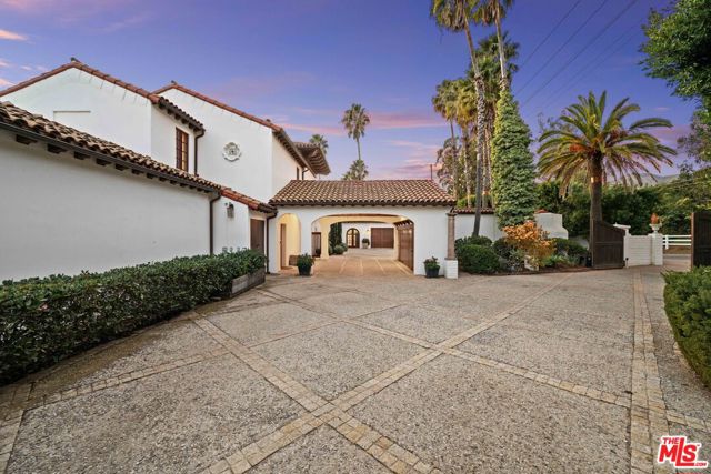 2347 E Valley Road, Santa Barbara CA: https://media.crmls.org/mediaz/033ff33e-7d62-463c-aad8-b9e8b42ae586.jpg