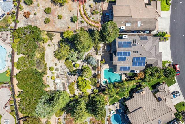 639 Canyon Crest Rd East, San Ramon CA: https://media.crmls.org/mediaz/033ffa00-766b-4b45-bdb7-9999a454f327.jpg