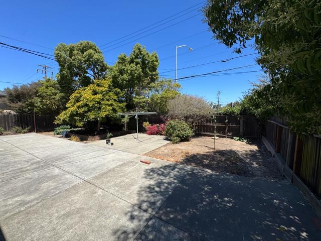 1632 Albemarle Way, Burlingame CA: https://media.crmls.org/mediaz/033ffa49-0ee5-4c30-8bff-400b7eadd7c2.jpg