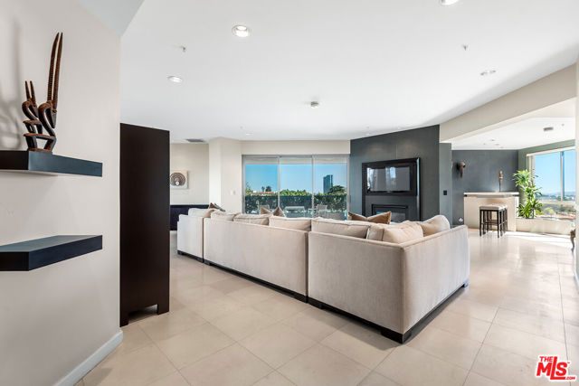 10490 Wilshire Boulevard, Los Angeles CA: https://media.crmls.org/mediaz/03405cca-7b4a-4400-851e-8810b4362c40.jpg