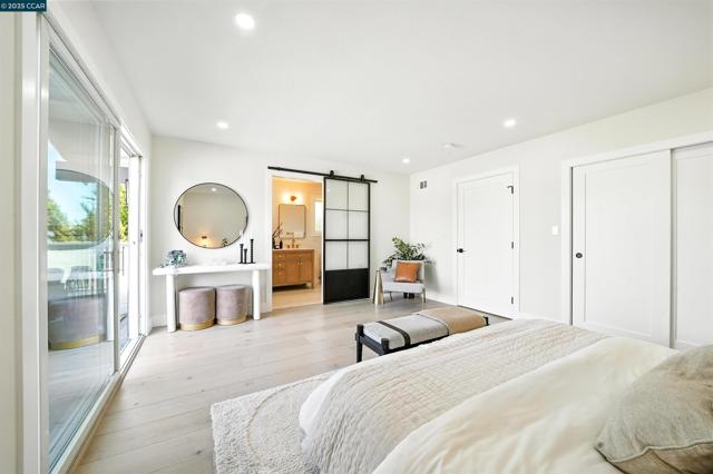 31 Junewood Ct, Danville CA: https://media.crmls.org/mediaz/03419870-98ef-483c-a994-d7643c6a67ae.jpg