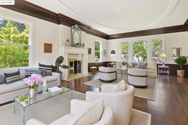 22 Sea View Ave, Piedmont CA: https://media.crmls.org/mediaz/0341ed3f-b7f2-4bde-a986-89e4c3d1ca05.jpg