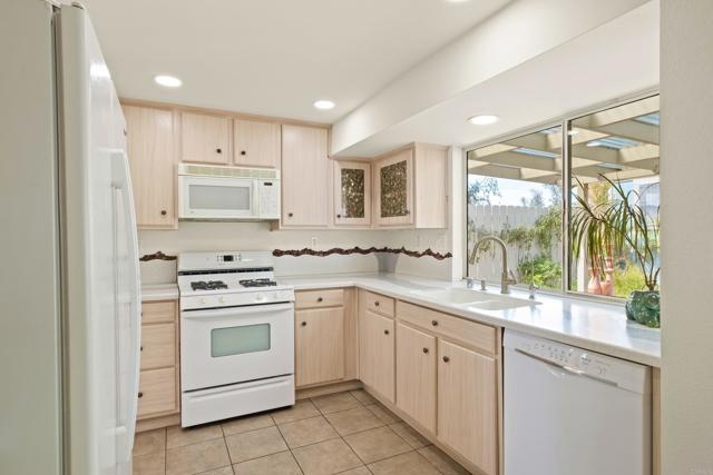 Detail Gallery Image 6 of 32 For 1818 Sonett St, El Cajon,  CA 92019 - 3 Beds | 2 Baths