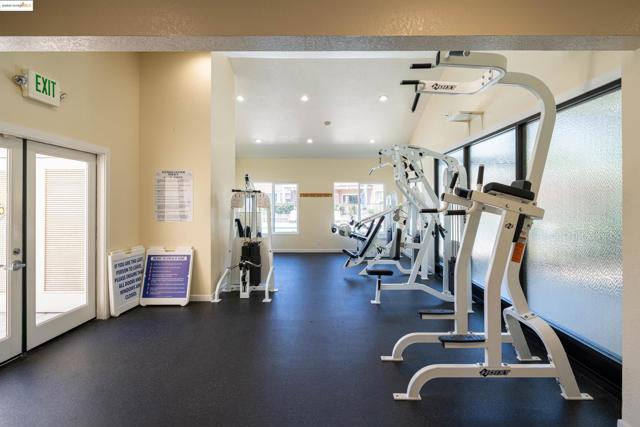 197 Lakeshore Ct, Richmond CA: https://media.crmls.org/mediaz/03425222-2b93-4f52-9609-8a47aa2b86aa.jpg