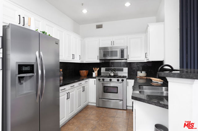 3750 Santa Rosalia Drive, Los Angeles CA: https://media.crmls.org/mediaz/0342962e-ec73-4298-a02e-01446ca6b0f7.jpg